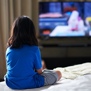 5 Tips Mengelola Tontonan pada TV Berbayar untuk Anak-Anak